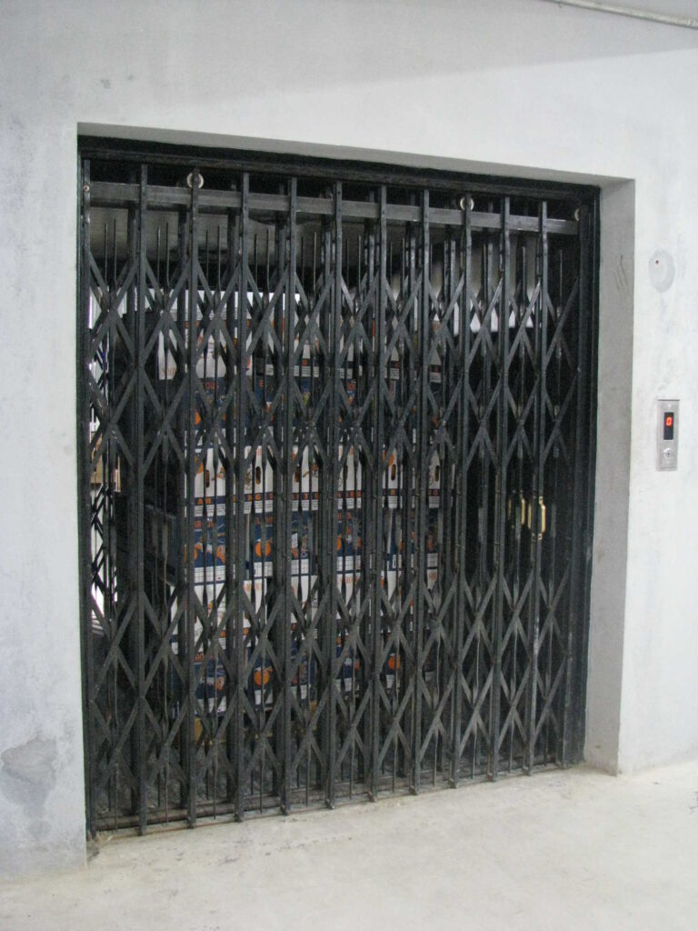 goods-elevators-image-with-door-closed
